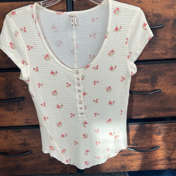 Soft button tee - Picture 1 of 4